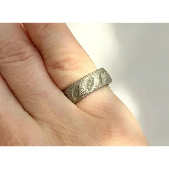 Vintage Silver Tone Textured Oblique Marked Band Style Unisex Ring - size 5.75 - Picture 6 of 6